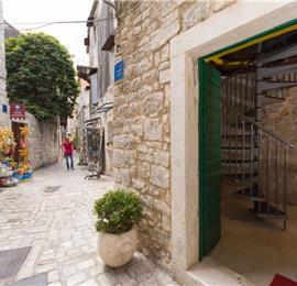 1 Bedroom Split-Level Apartment in Trogir Old Town, Sleeps 2 